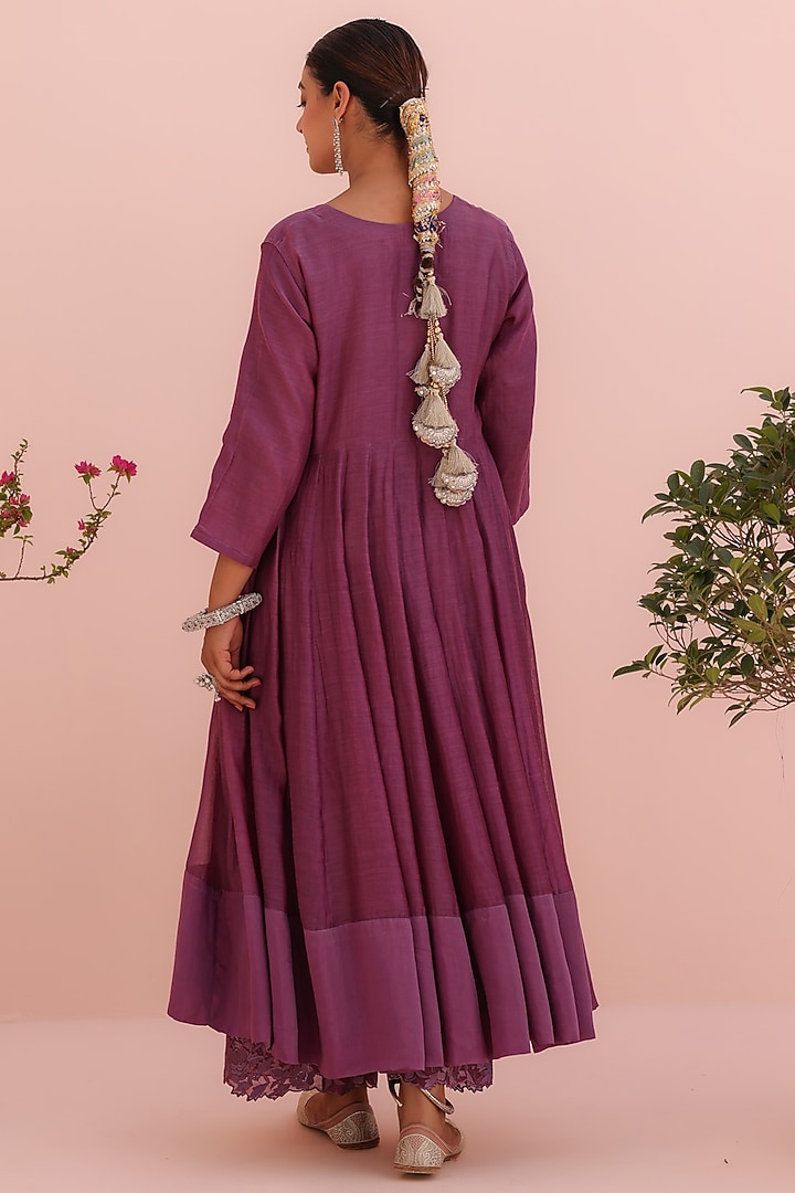 Lilac Mul Chanderi Resham Embroidered Kurta Set by Charu Makkar at Pernia's Pop Up Shop
