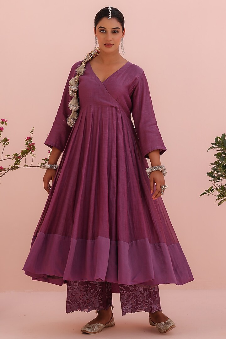 Lilac Mul Chanderi Resham Embroidered Kurta Set by Charu Makkar at Pernia's Pop Up Shop