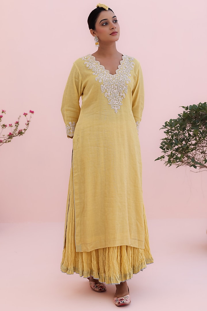 Lemon Yellow Tissue Chanderi Hand Embroidered Kurta Set by Charu Makkar at Pernia's Pop Up Shop