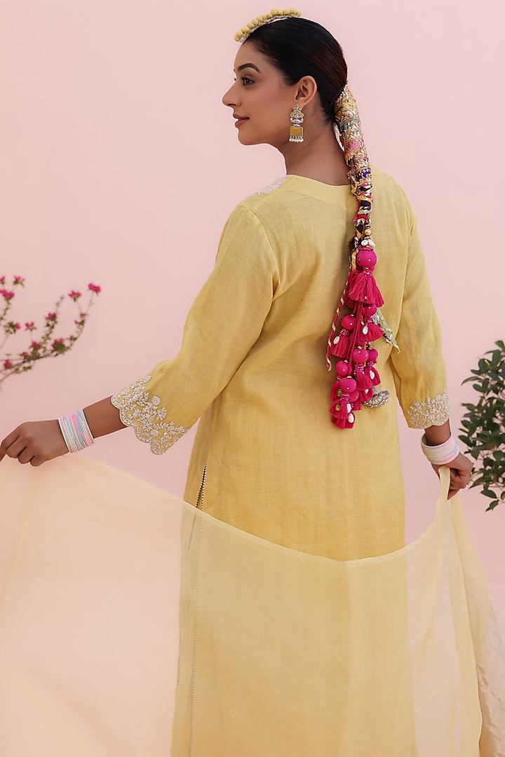 Lemon Yellow Tissue Chanderi Machine Embroidered Kurta Set by Charu Makkar at Pernia's Pop Up Shop