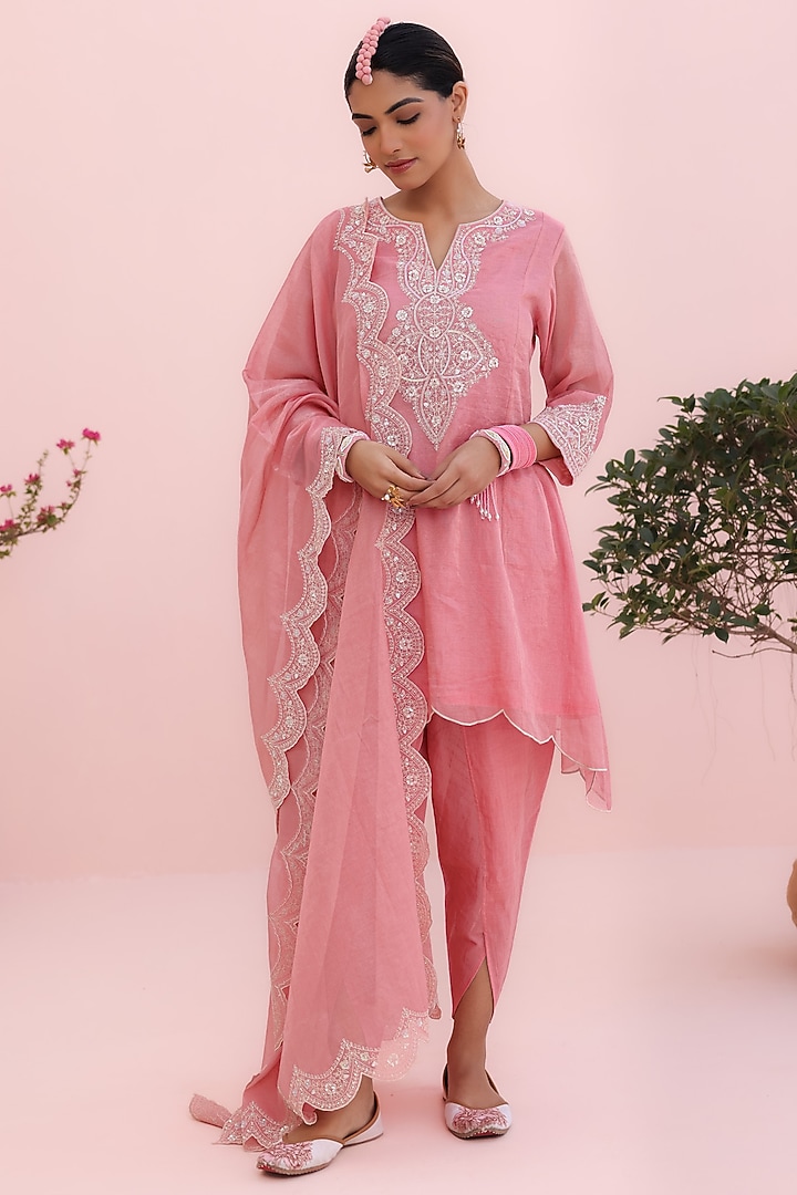 Rose Pink Tissue Chanderi Machine Embroidered Kurta Set by Charu Makkar at Pernia's Pop Up Shop