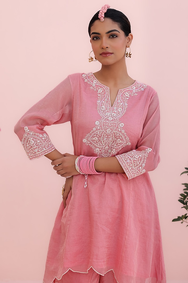 Rose Pink Tissue Chanderi Machine Embroidered Kurta Set by Charu Makkar at Pernia's Pop Up Shop