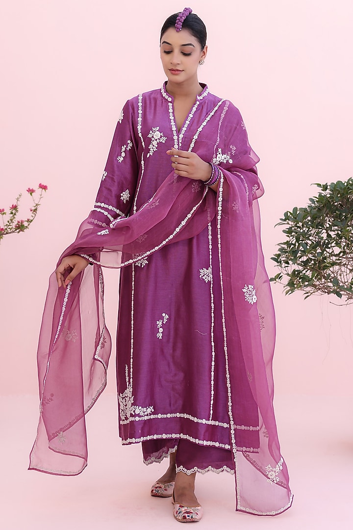 Lilac Silk Chanderi Hand & Machine Embroidered Kurta Set by Charu Makkar at Pernia's Pop Up Shop