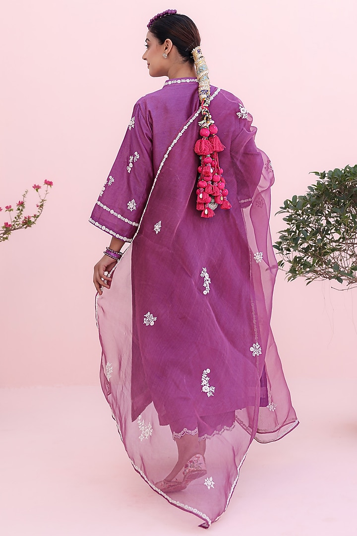 Lilac Silk Chanderi Hand & Machine Embroidered Kurta Set by Charu Makkar at Pernia's Pop Up Shop
