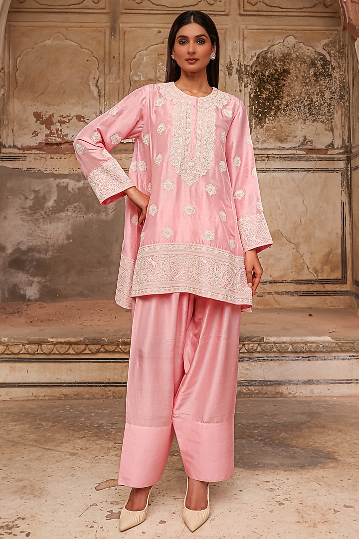 Antique Rose Pink Dori Work Kurta Set by Charu Makkar at Pernia's Pop Up Shop