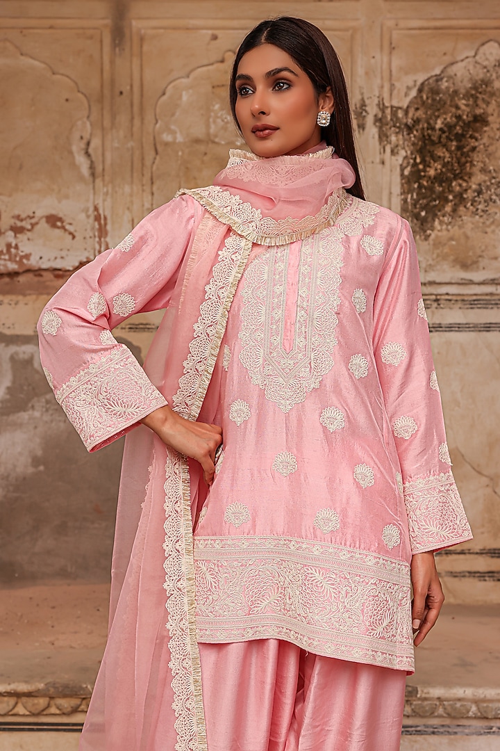 Antique Rose Pink Dori Work Kurta Set by Charu Makkar at Pernia's Pop Up Shop