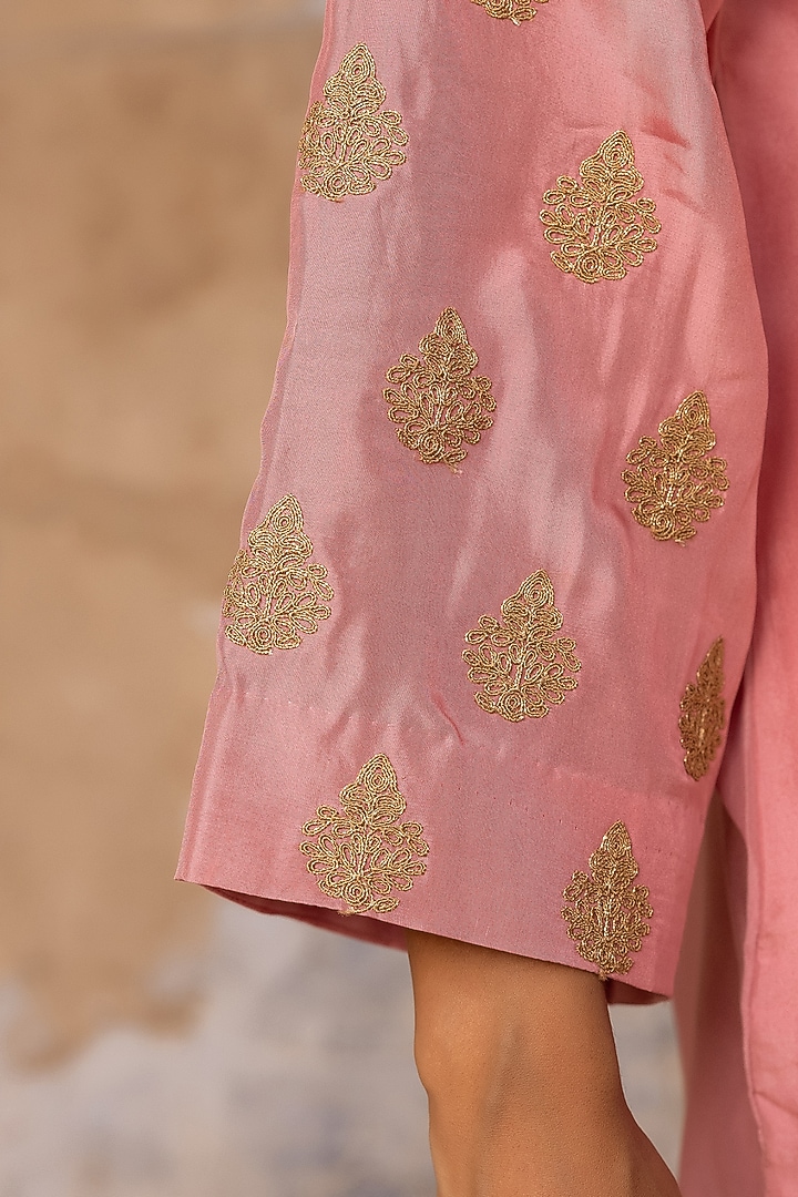 Antique Rose Pink Habutai Silk Dori Work Kurta Set by Charu Makkar at Pernia's Pop Up Shop