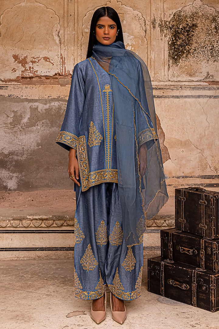 Moon Blue Slub Raw Silk Dori Work Kurta Set by Charu Makkar at Pernia's Pop Up Shop
