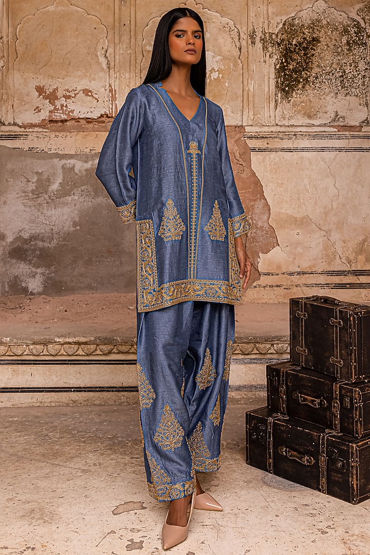 Moon Blue Slub Raw Silk Dori Work Kurta Set by Charu Makkar at Pernia's Pop Up Shop