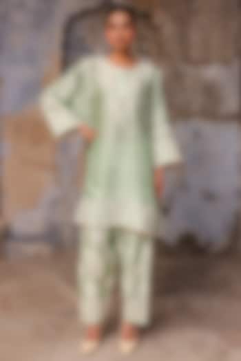 Tea Green Slub Raw Silk Dori Work Kurta Set by Charu Makkar at Pernia's Pop Up Shop