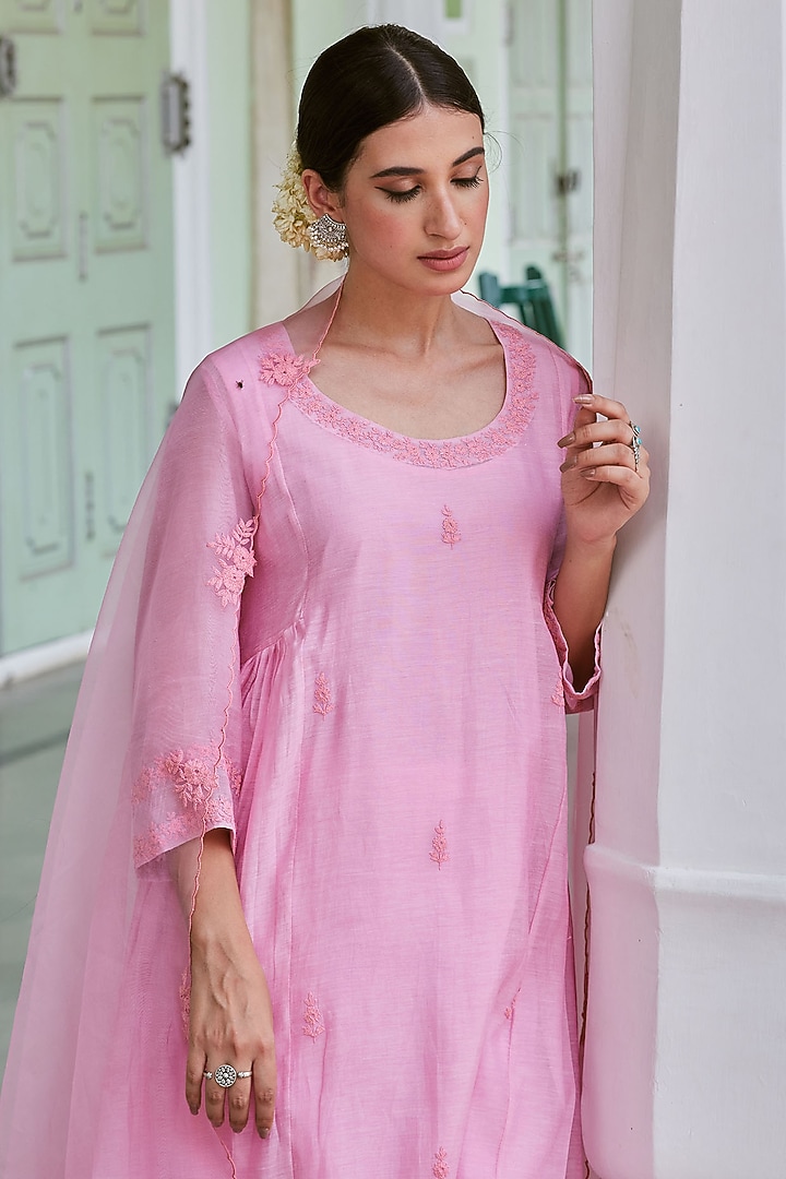 Light Pink Cotton Chanderi Embroidered Kurta Set by Charu Makkar at Pernia's Pop Up Shop