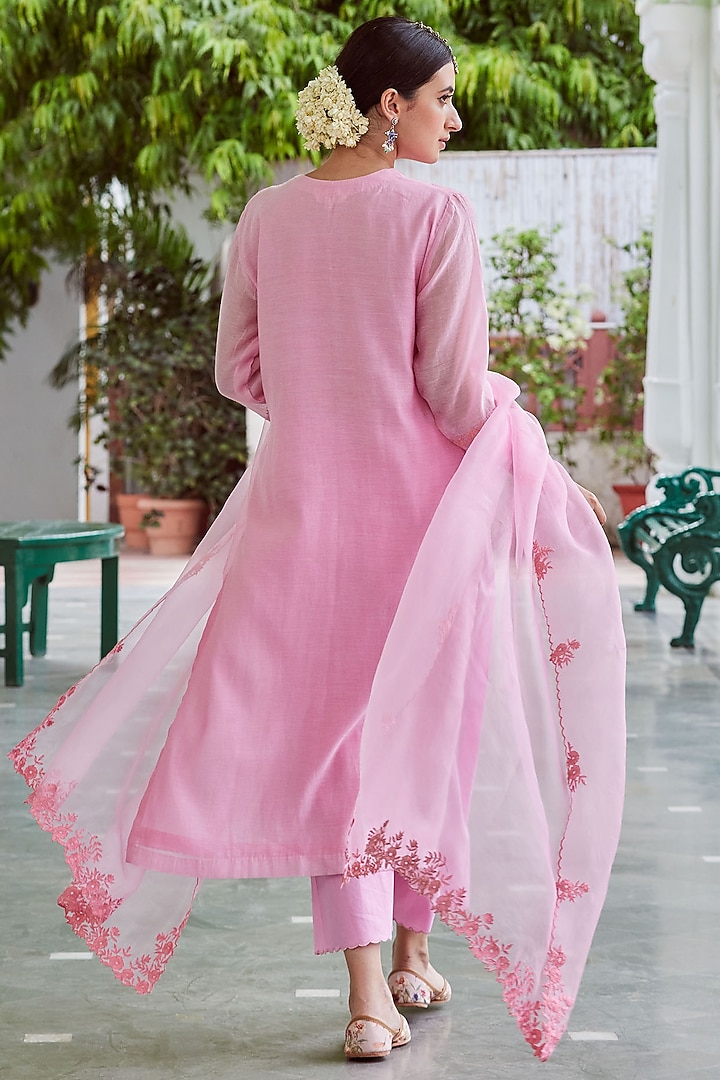 Light Pink Cotton Chanderi Embroidered Kurta Set by Charu Makkar at Pernia's Pop Up Shop