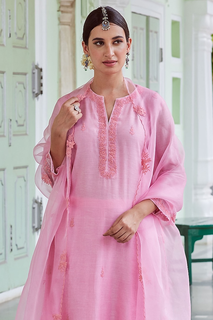 Light Pink Cotton Chanderi Embroidered Kurta Set by Charu Makkar at Pernia's Pop Up Shop