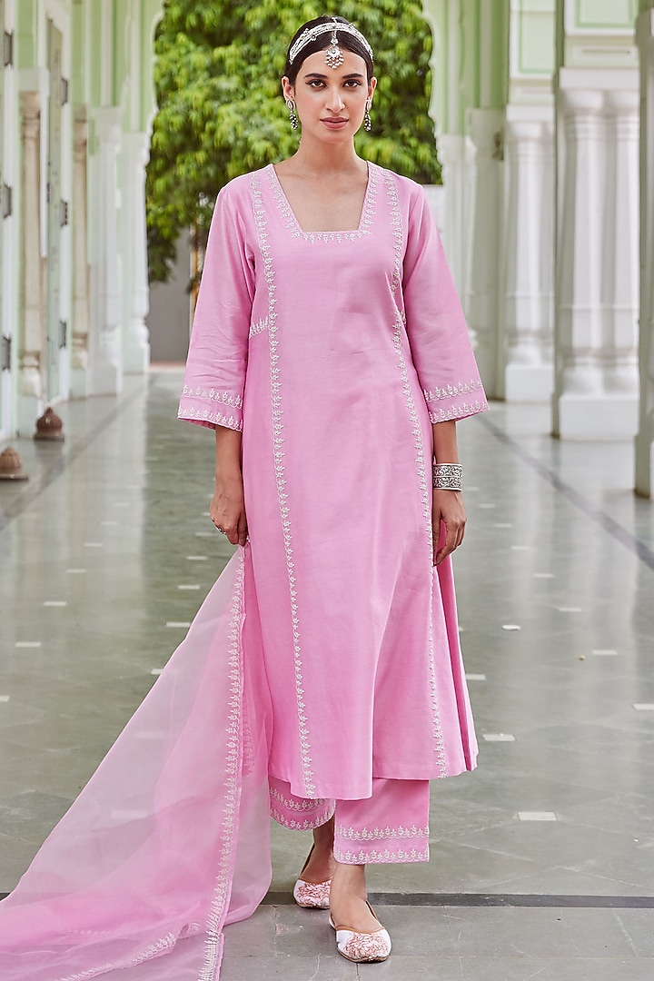 Light Pink Chanderi Silk Resham & Dori Embroidered Kurta Set by Charu Makkar at Pernia's Pop Up Shop