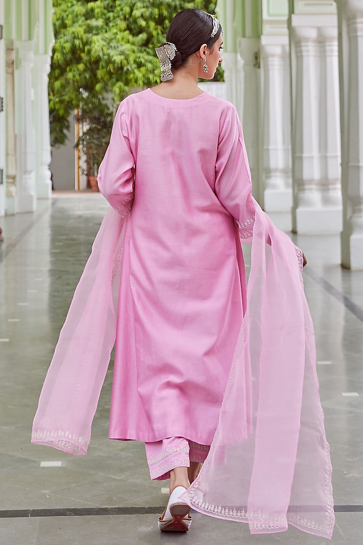 Light Pink Chanderi Silk Resham & Dori Embroidered Kurta Set by Charu Makkar at Pernia's Pop Up Shop