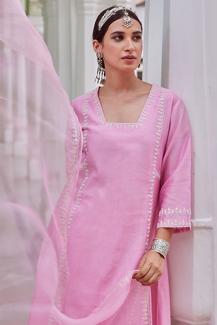 Light Pink Chanderi Silk Resham & Dori Embroidered Kurta Set by Charu Makkar at Pernia's Pop Up Shop