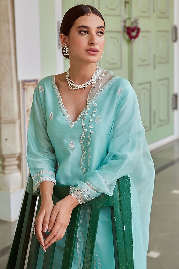 Blue Chanderi Silk Embroidered Kurta Set by Charu Makkar at Pernia's Pop Up Shop