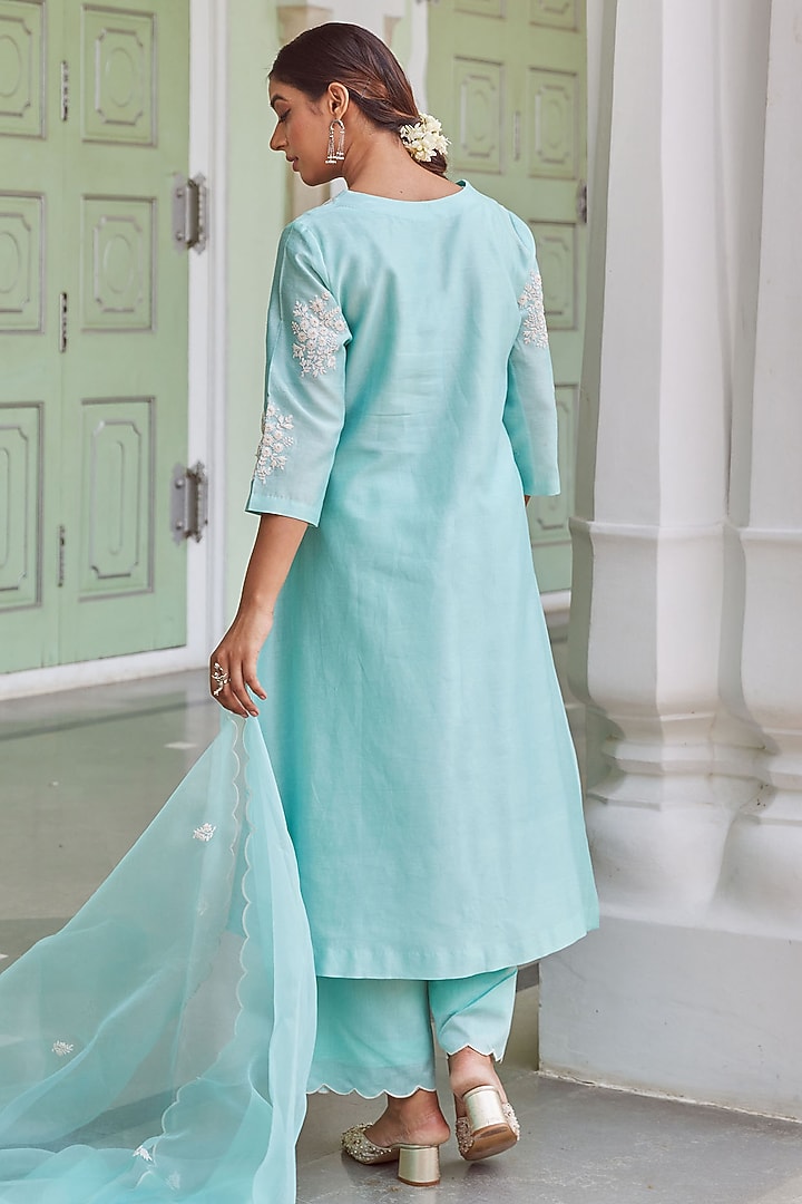 Blue Chanderi Silk Embroidered Kurta Set by Charu Makkar at Pernia's Pop Up Shop