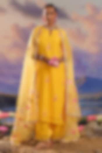 Yellow Mul Chanderi Kurta Set by Charu Makkar at Pernia's Pop Up Shop