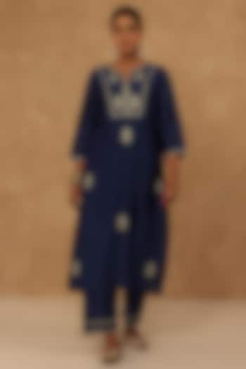 Navy Blue Silk Chanderi Machine Embroidered Straight Kurta Set by Charu Makkar at Pernia's Pop Up Shop