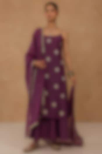 Lilac Mul Chanderi Hand Embroidered Straight Kurta Set by Charu Makkar at Pernia's Pop Up Shop