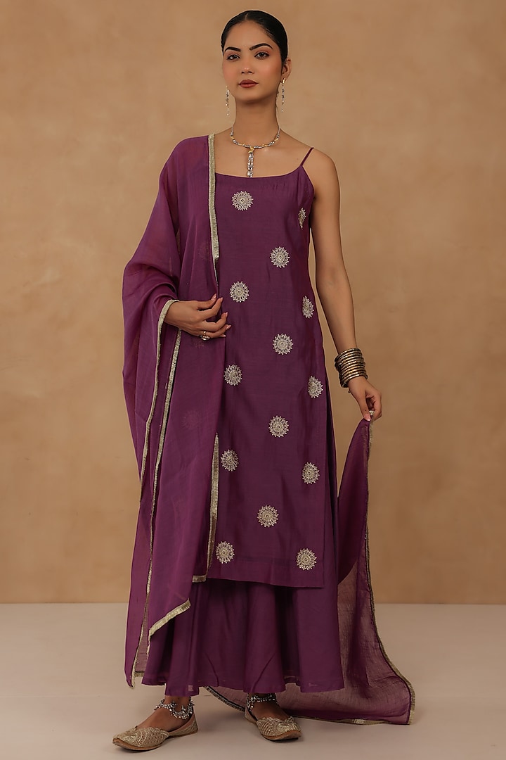 Lilac Mul Chanderi Hand Embroidered Straight Kurta Set by Charu Makkar at Pernia's Pop Up Shop