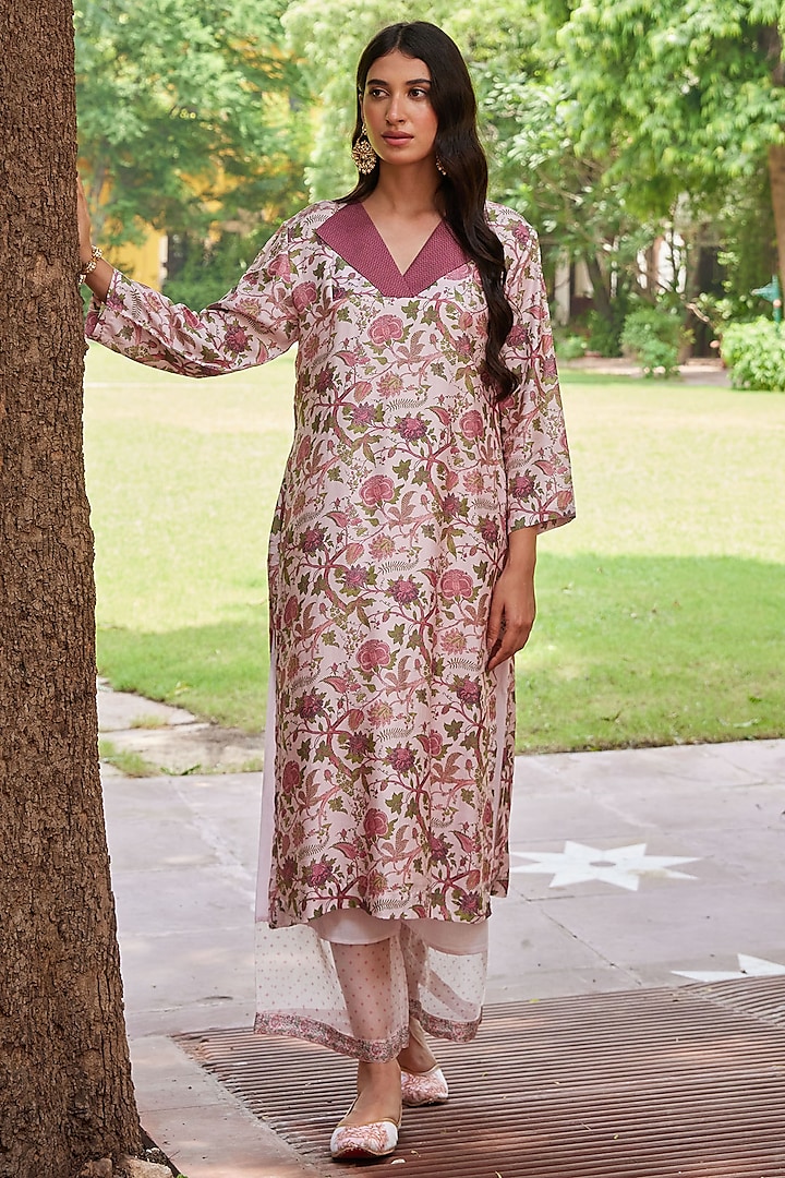 Pink Muslin Raw Silk Printed Kurta Set by Charu Makkar at Pernia's Pop Up Shop