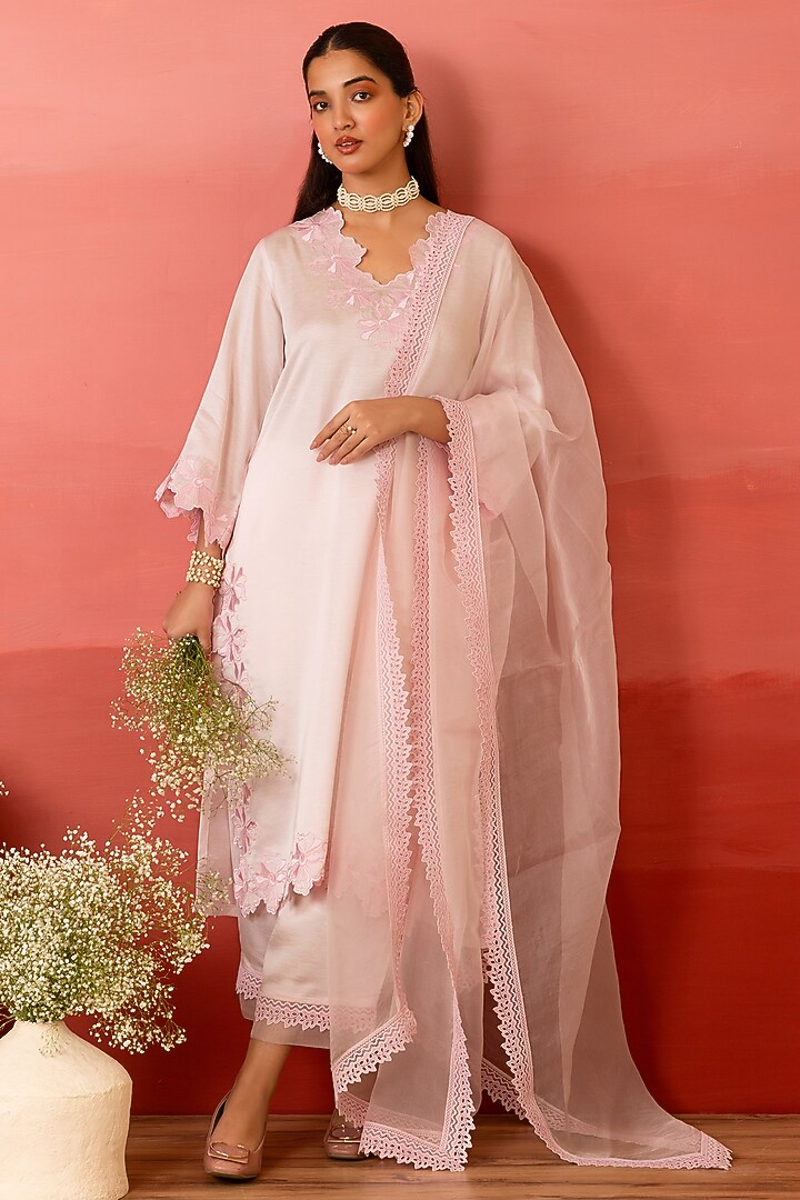 Pink Linen Satin Resham Work Kurta Set by Charu Makkar at Pernia's Pop Up Shop