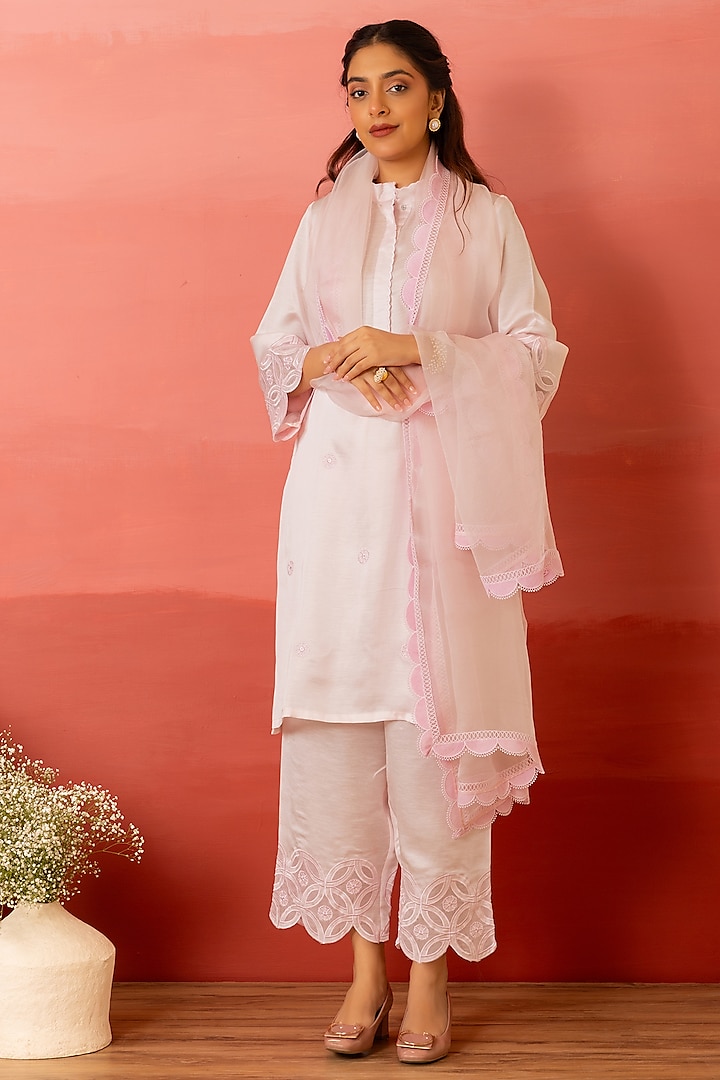 Pink Linen Satin Resham Embroidered Kurta Set by Charu Makkar at Pernia's Pop Up Shop