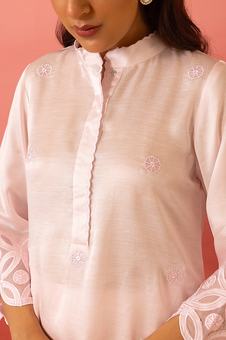 Pink Linen Satin Resham Embroidered Kurta Set by Charu Makkar at Pernia's Pop Up Shop