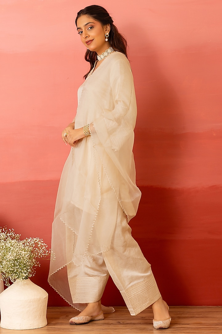 Pearl White Linen Satin Resham Embroidered Kurta Set by Charu Makkar at Pernia's Pop Up Shop