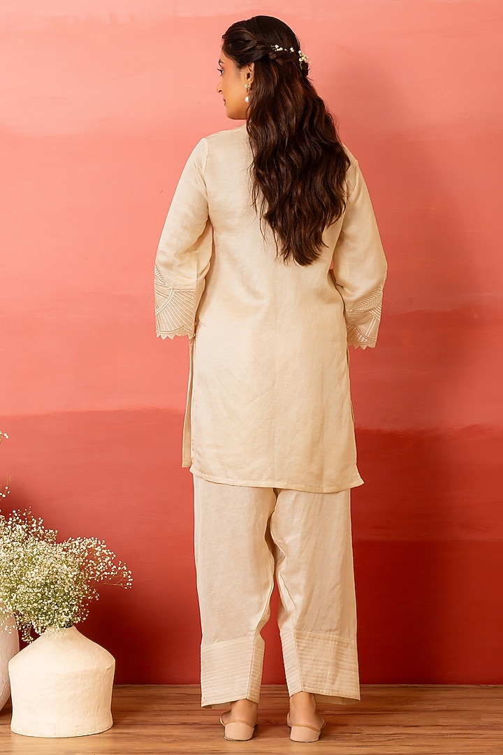 Pearl White Linen Satin Resham Embroidered Kurta Set by Charu Makkar at Pernia's Pop Up Shop