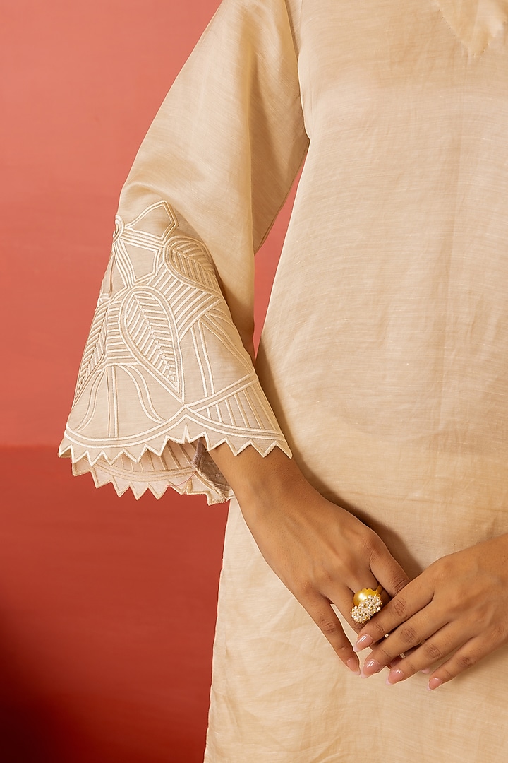 Pearl White Linen Satin Resham Embroidered Kurta Set by Charu Makkar at Pernia's Pop Up Shop