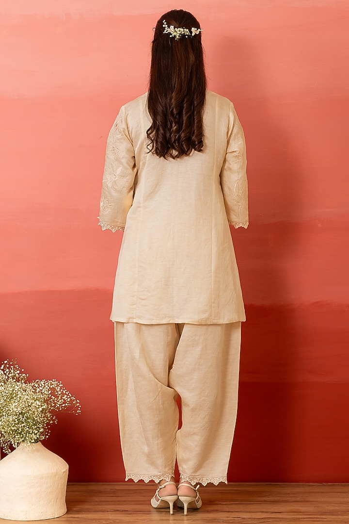 Pearl White Linen Satin Resham Embroidered Kurta Set by Charu Makkar at Pernia's Pop Up Shop