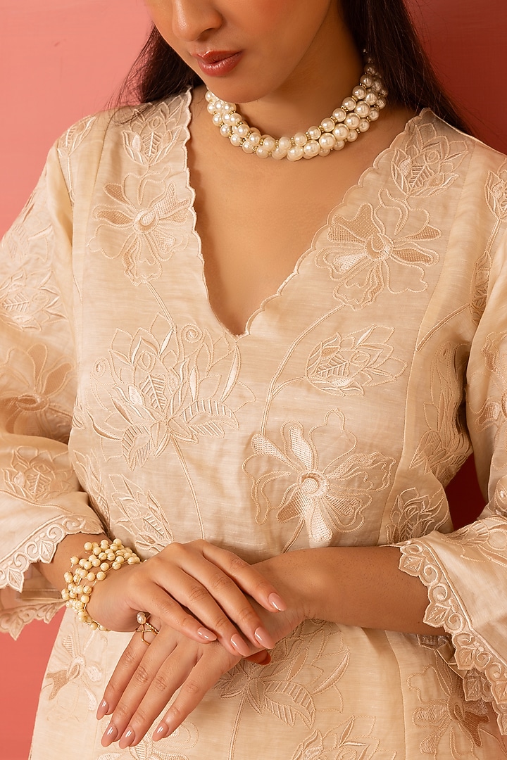 Pearl White Linen Satin Resham Embroidered Kurta Set by Charu Makkar at Pernia's Pop Up Shop