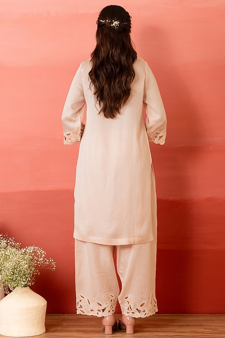 Peach Linen Satin Resham Embroidered Kurta Set by Charu Makkar at Pernia's Pop Up Shop
