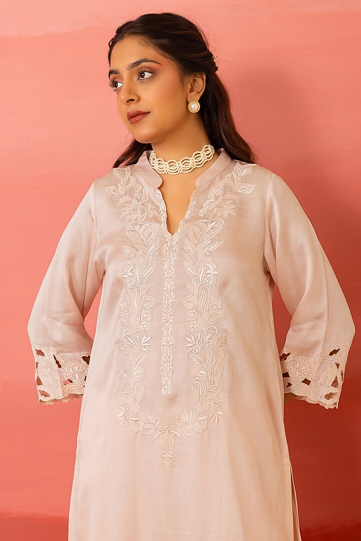 Peach Linen Satin Resham Embroidered Kurta Set by Charu Makkar at Pernia's Pop Up Shop