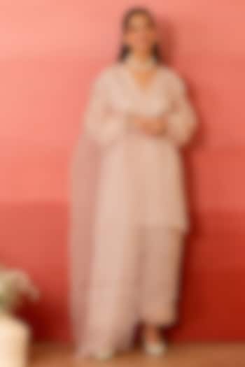 Peach Linen Satin Resham Embroidered Kurta Set by Charu Makkar at Pernia's Pop Up Shop