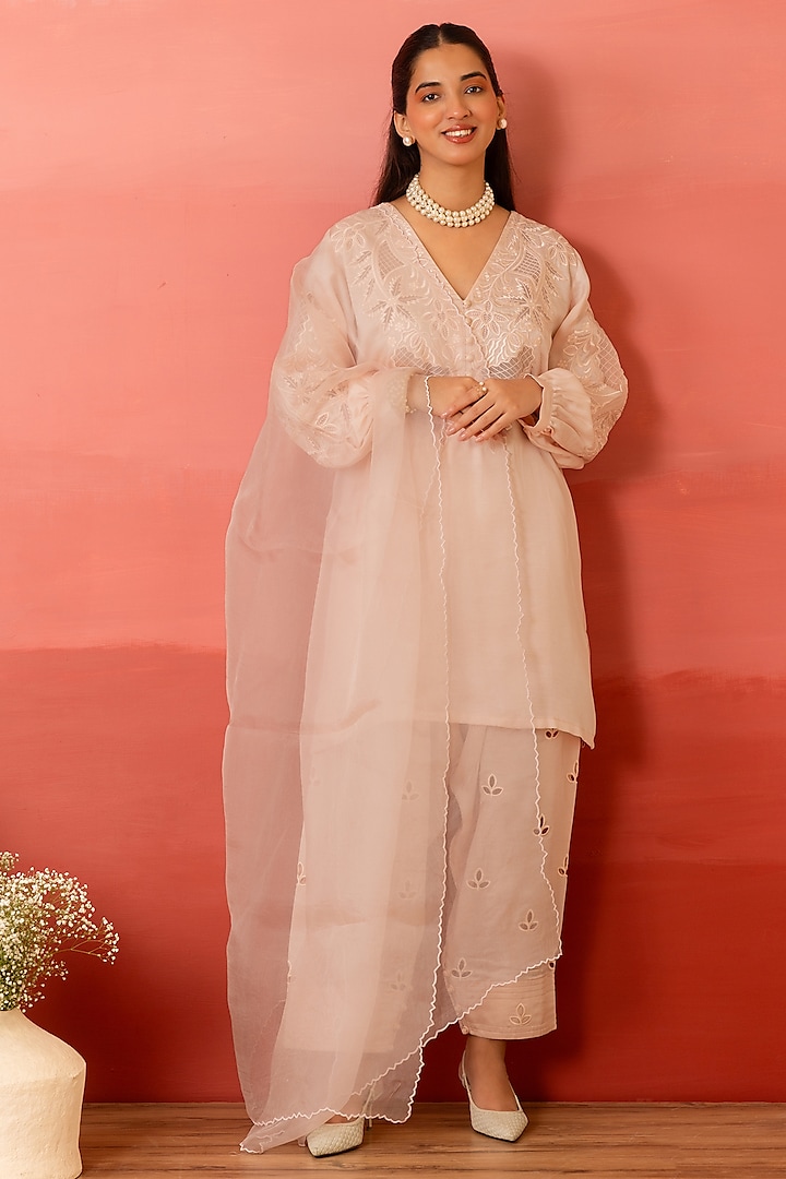 Peach Linen Satin Resham Embroidered Kurta Set by Charu Makkar at Pernia's Pop Up Shop