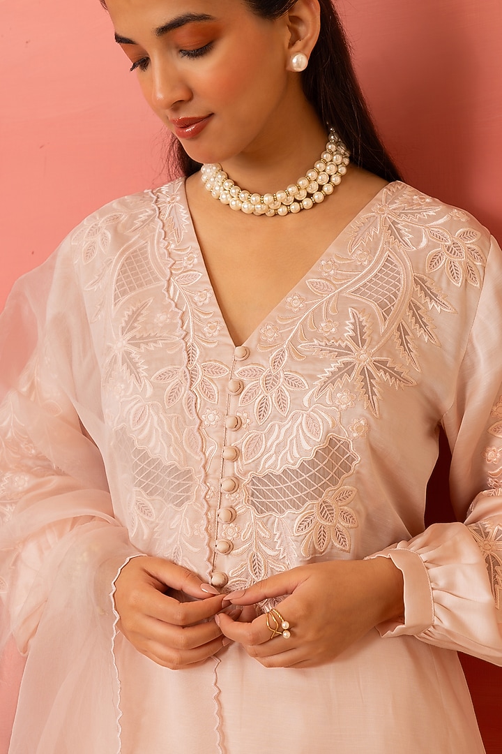 Peach Linen Satin Resham Embroidered Kurta Set by Charu Makkar at Pernia's Pop Up Shop
