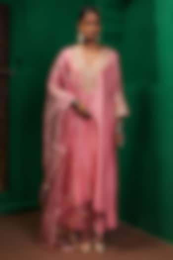 Rose Pink Silk Habutai Zardosi Embroidered Kurta Set by Charu Makkar at Pernia's Pop Up Shop