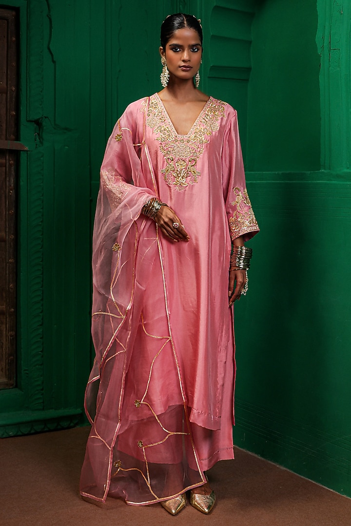 Rose Pink Silk Habutai Zardosi Embroidered Kurta Set by Charu Makkar at Pernia's Pop Up Shop