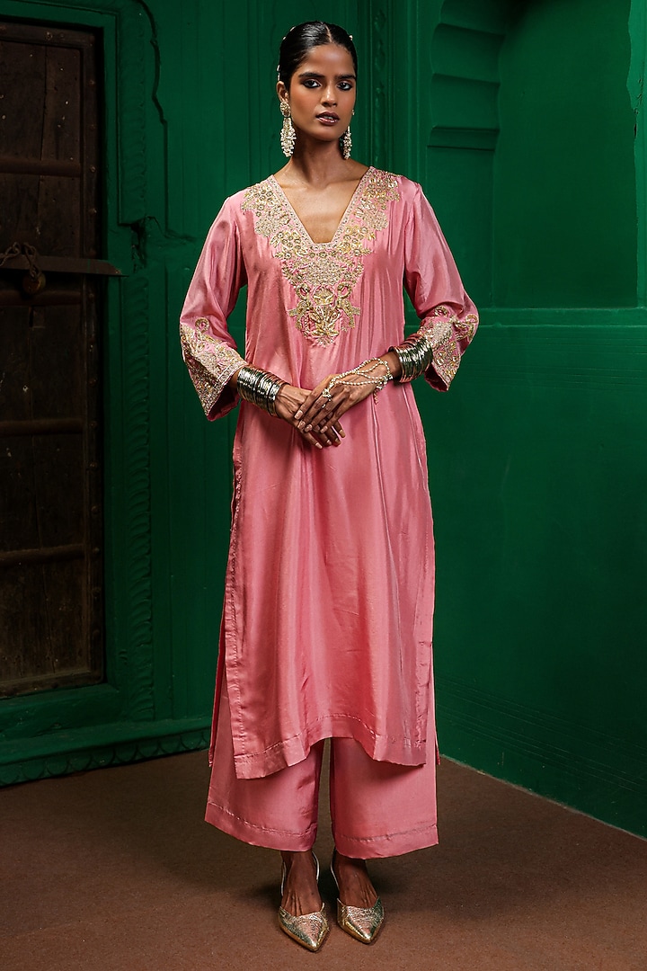 Rose Pink Silk Habutai Zardosi Embroidered Kurta Set by Charu Makkar at Pernia's Pop Up Shop
