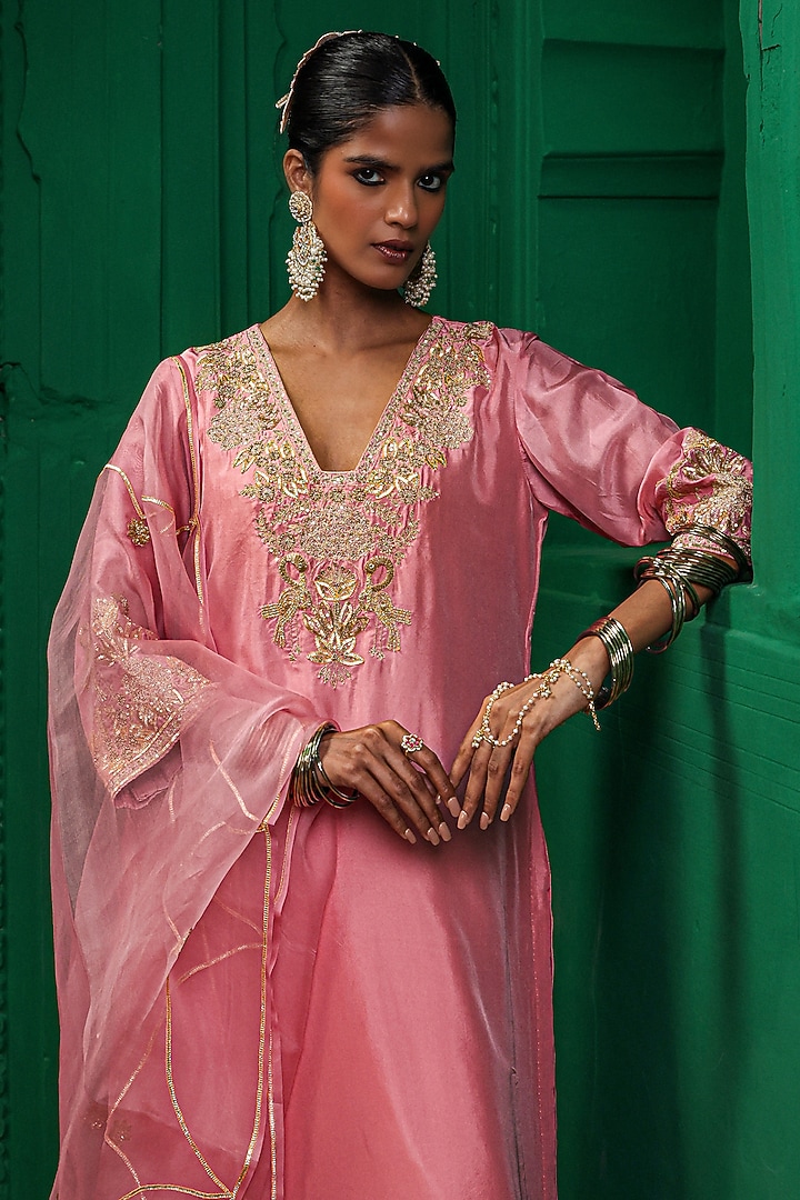 Rose Pink Silk Habutai Zardosi Embroidered Kurta Set by Charu Makkar at Pernia's Pop Up Shop