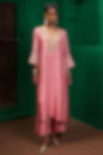 Rose Pink Silk Habutai Zardosi Embroidered Kurta Set by Charu Makkar at Pernia's Pop Up Shop