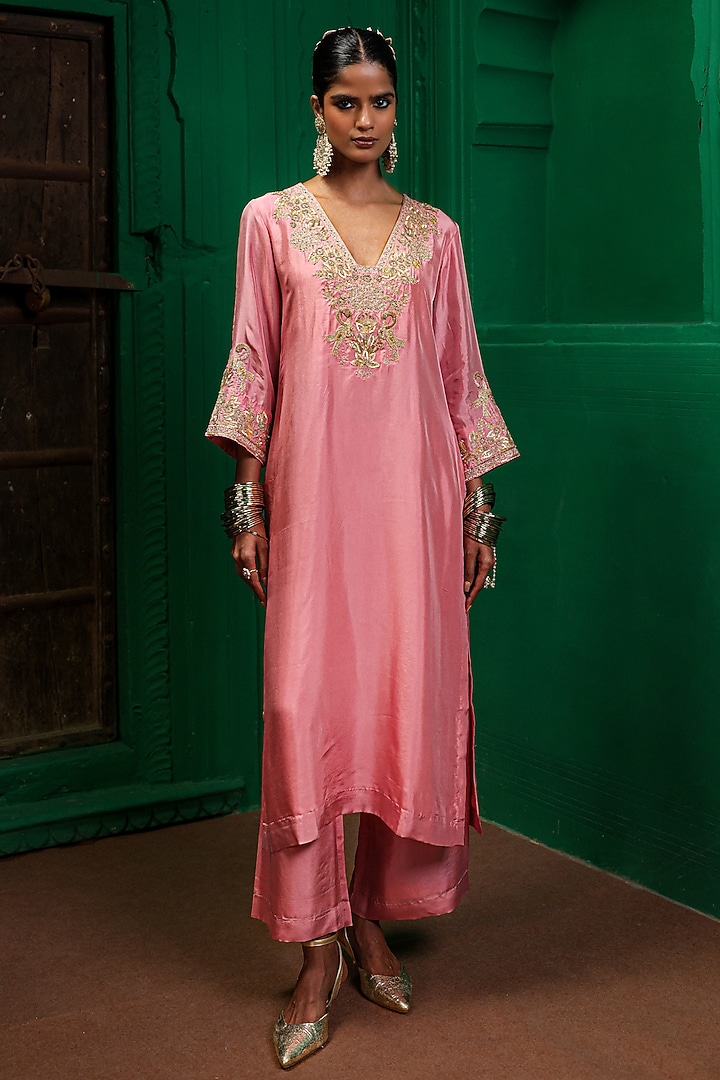 Rose Pink Silk Habutai Zardosi Embroidered Kurta Set by Charu Makkar at Pernia's Pop Up Shop