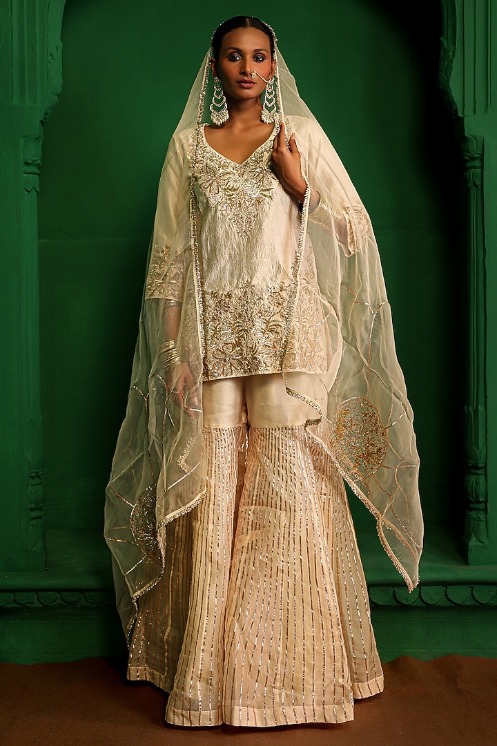 Pearl-Colored  Organza Gharara Set by Charu Makkar at Pernia's Pop Up Shop