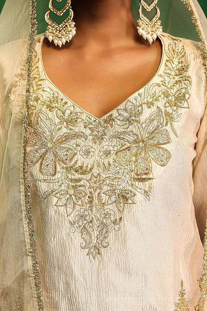 Pearl-Colored  Organza Gharara Set by Charu Makkar at Pernia's Pop Up Shop