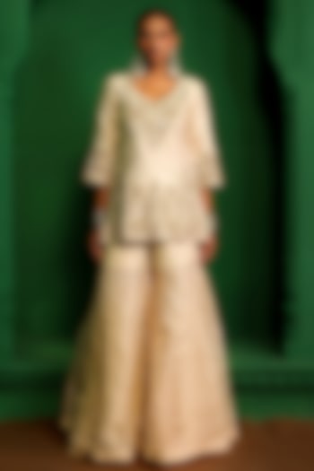 Pearl-Colored Organza Gharara Set by Charu Makkar at Pernia's Pop Up Shop