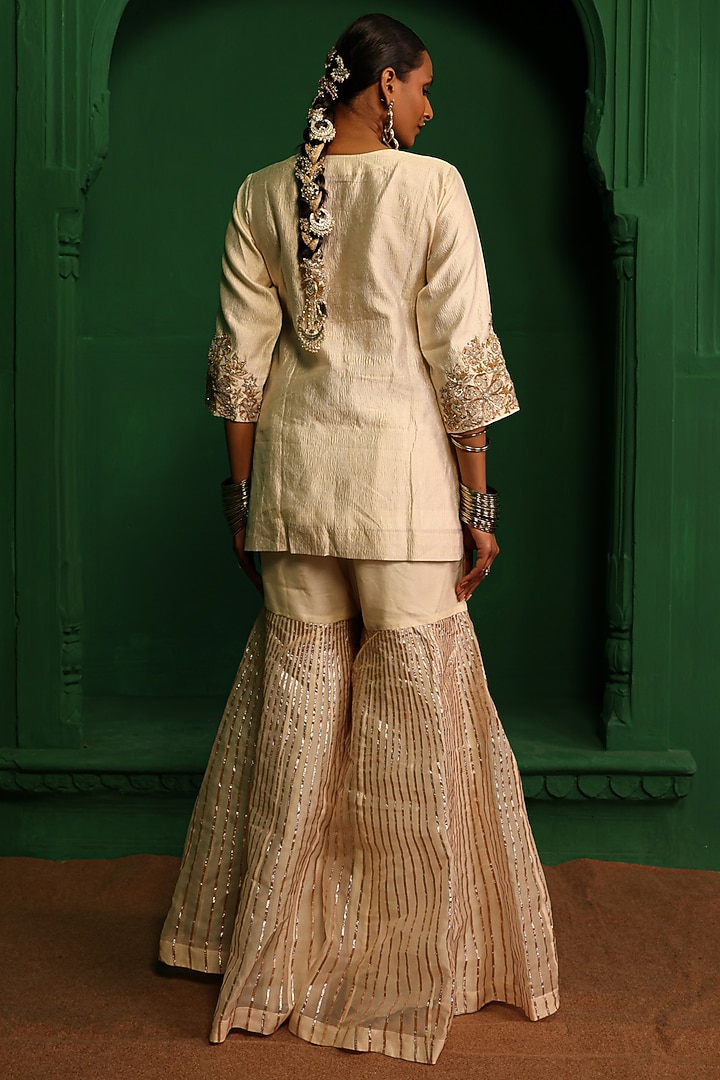 Pearl-Colored Organza Gharara Set by Charu Makkar at Pernia's Pop Up Shop